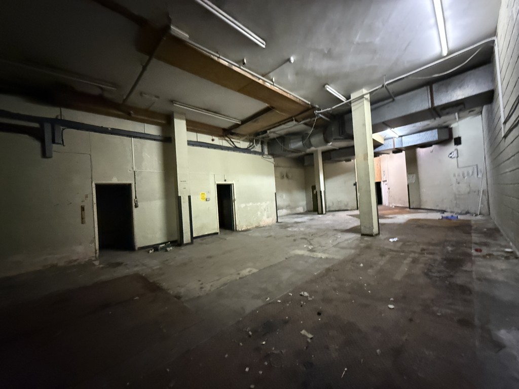 Lot: 29 - SUBSTANTIAL CITY CENTRE FREEHOLD COMMERCIAL BUILDING WITH INCOME AND ASSET MANAGEMENT POTENTIAL - Storage area